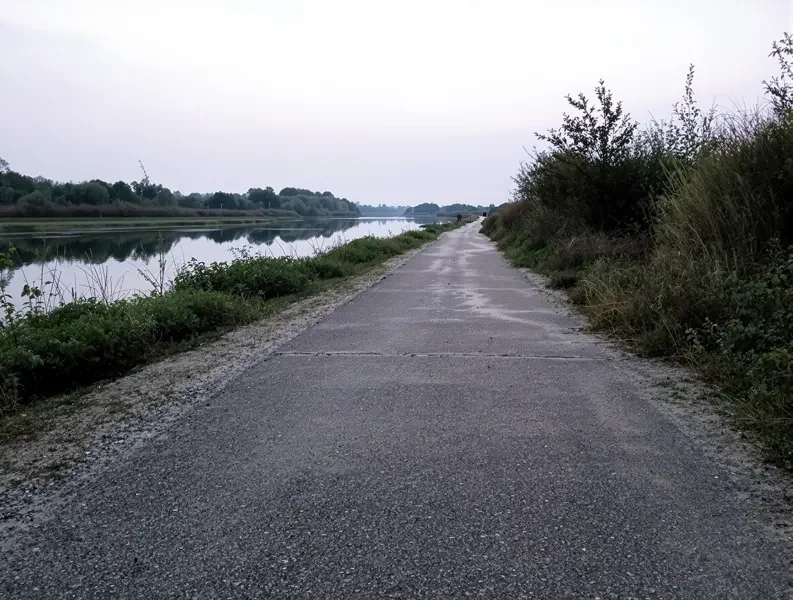 雾霾蓝散步地图：沿江三公里的文艺路线 - 吃瓜大赛在线同城八卦配图
